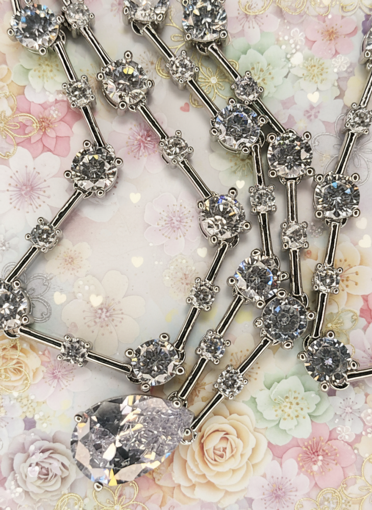 قلادة فضي متدلي – فخامة لافتة وأناقة حالمة