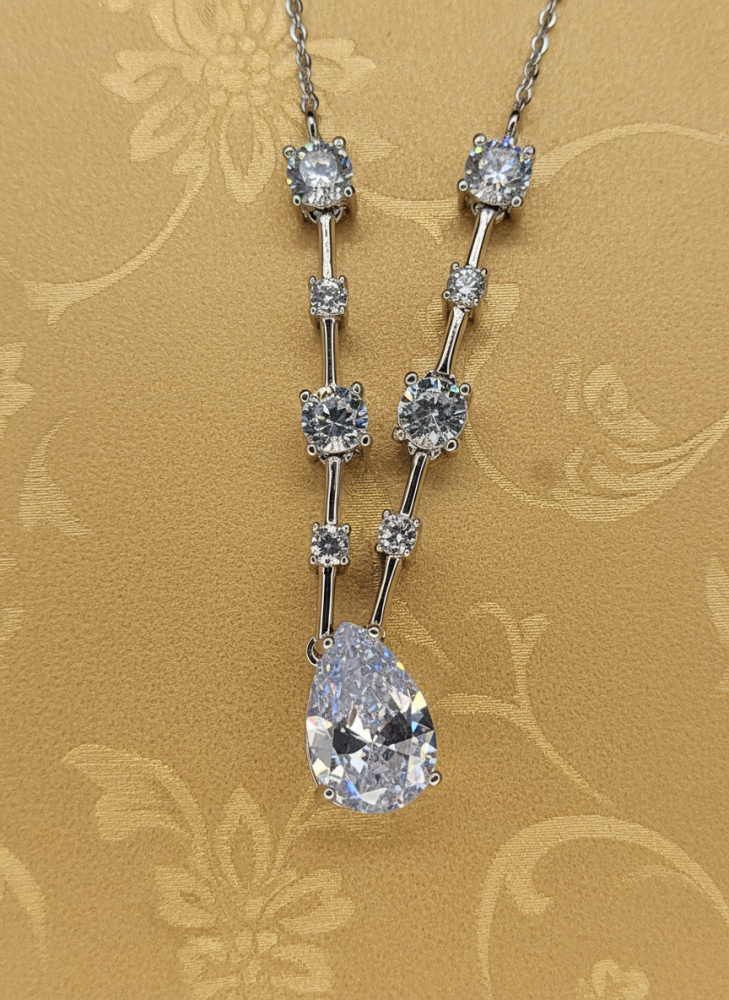 قلادة فضي متدلي – فخامة لافتة وأناقة حالمة