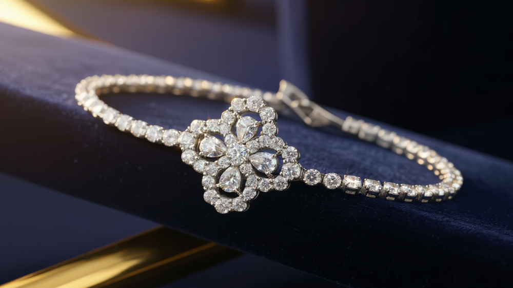 سوار فضي فاخر مرصعة بالكريستال – بريق لا يقاوم يزين معصمك