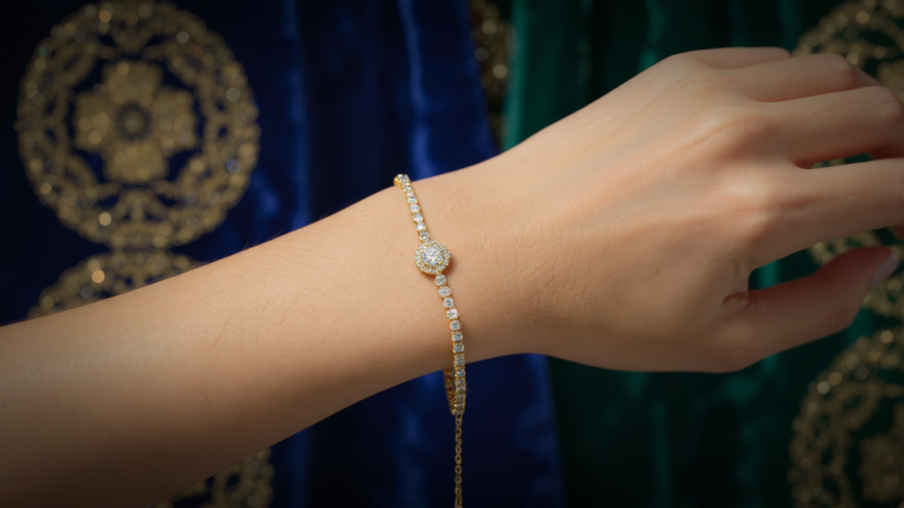 سوار ذهبي فاخر بقلادة دائرية مرصعة بالزركون – أناقة تنبض بالبريق