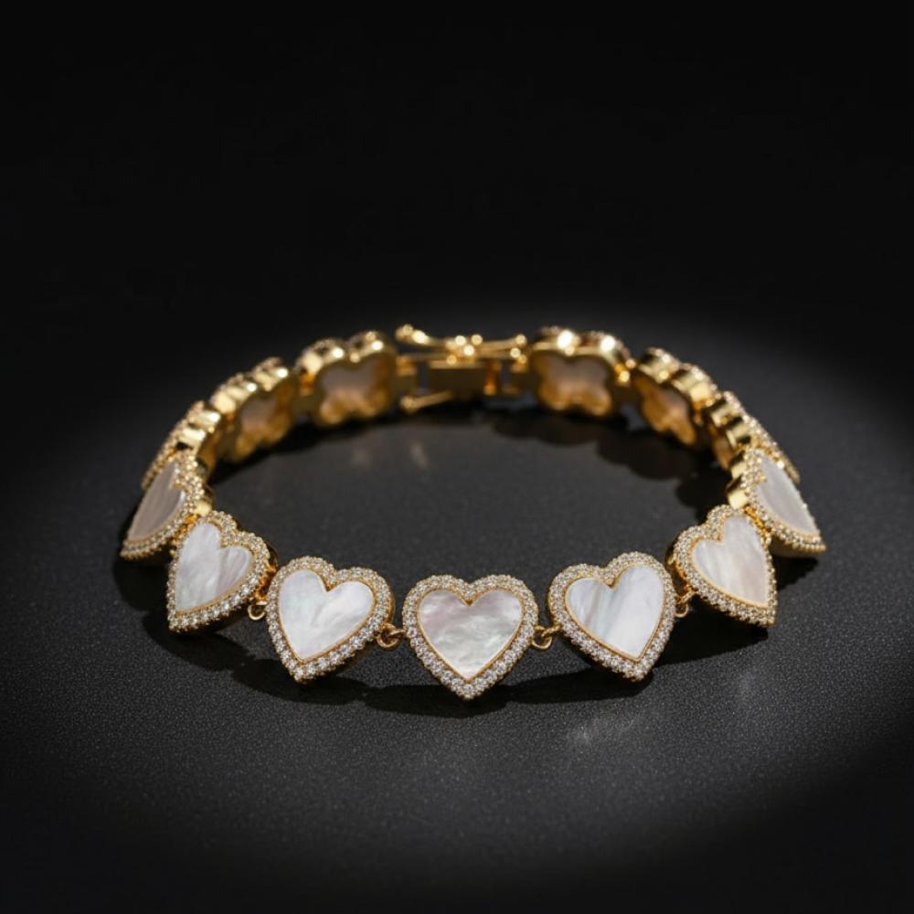 سوار ذهبي على شكل قلوب مع عرق اللؤلؤ – فخامة رومانسية لا تُقاوم