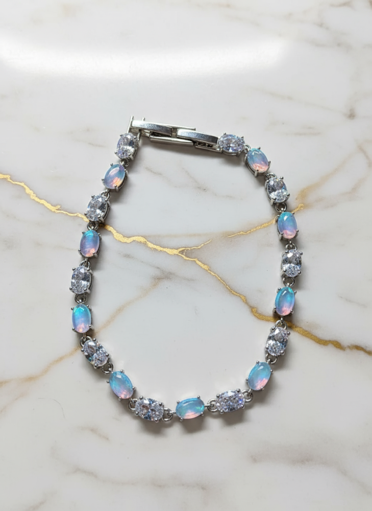 "سوار البيضاوي المتقزح – بريق يلمع وقلب يتوهج"