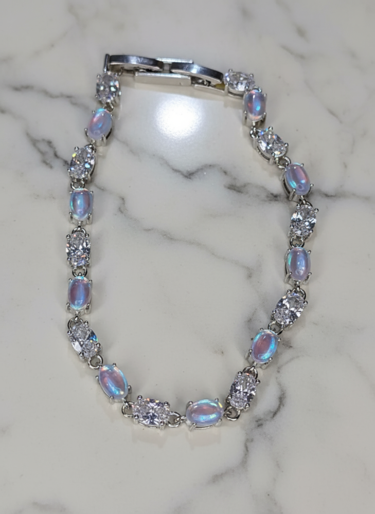 "سوار البيضاوي المتقزح – بريق يلمع وقلب يتوهج"