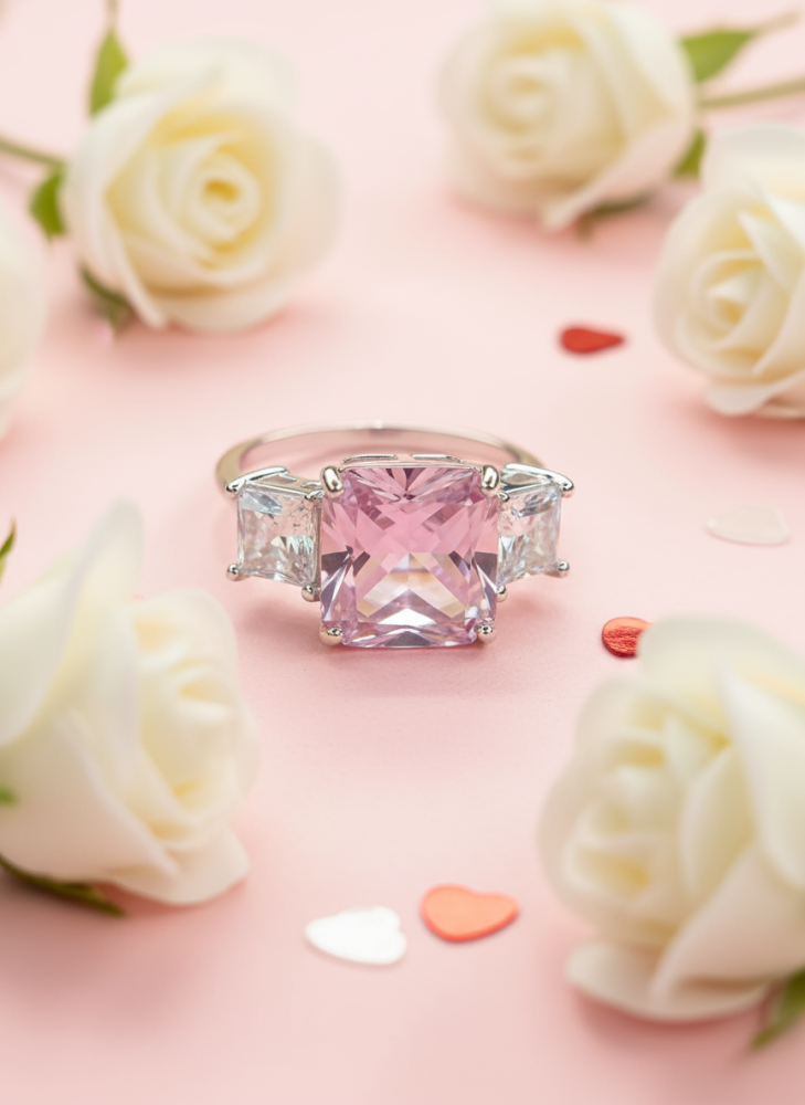 خاتم فضي فاخر بثلاثة أحجار – لمسة رومانسية وأنثوية