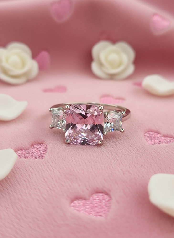 خاتم فضي فاخر بثلاثة أحجار – لمسة رومانسية وأنثوية