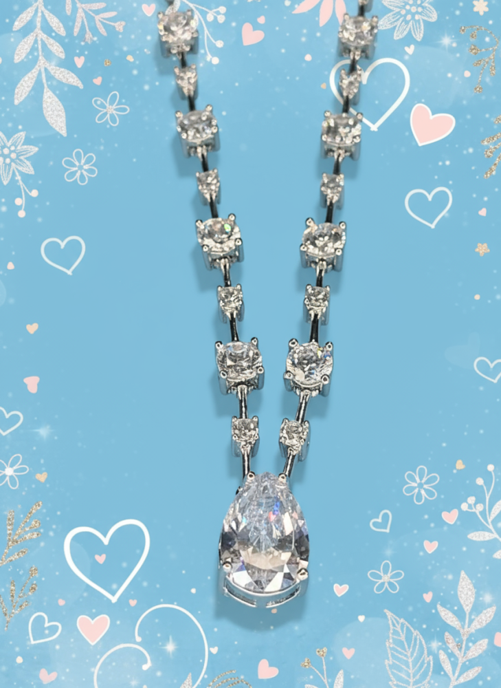 قلادة فضي متدلي – فخامة لافتة وأناقة حالمة