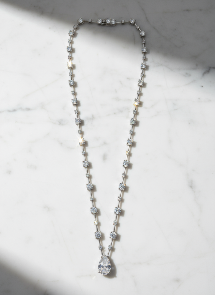 قلادة فضي متدلي – فخامة لافتة وأناقة حالمة