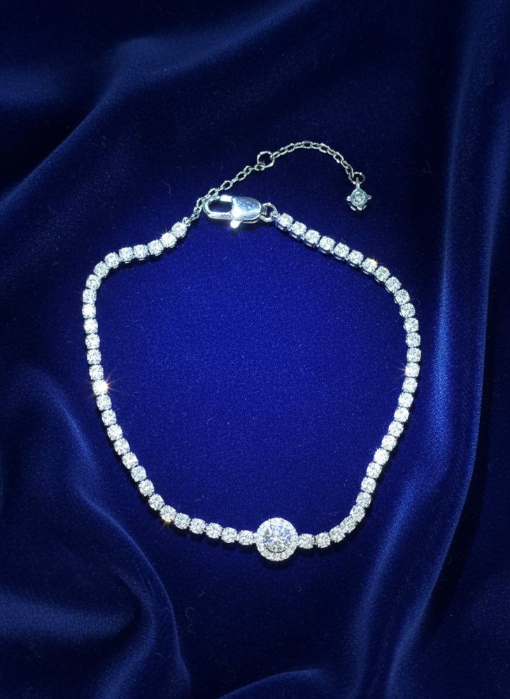 "سوار الإكسسوار المتلألئ – لمسة أنثوية ساحرة لكل يوم"