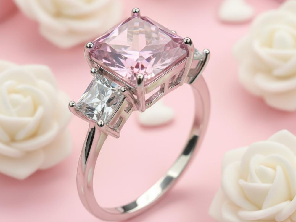 خاتم فضي فاخر بثلاثة أحجار – لمسة رومانسية وأنثوية