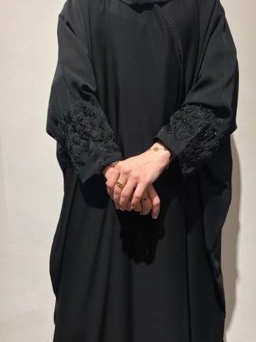 عباية تطريز يدوي ناعم