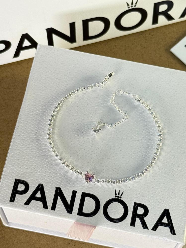 أسوارة نسائية  - Pandora