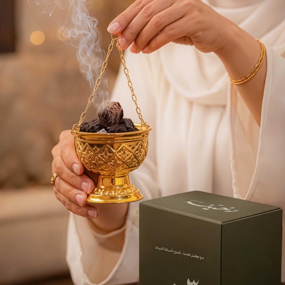 دليل مصطلحات البخور والعطور: كيف تقرأ وتفهم لغة "الطيب" الفاخر؟