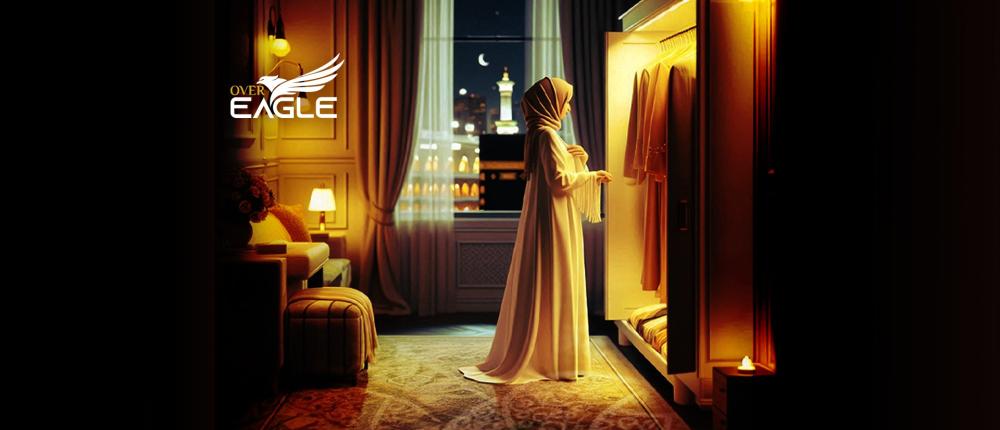 بنت تختار من دولابها ملابس للعيد