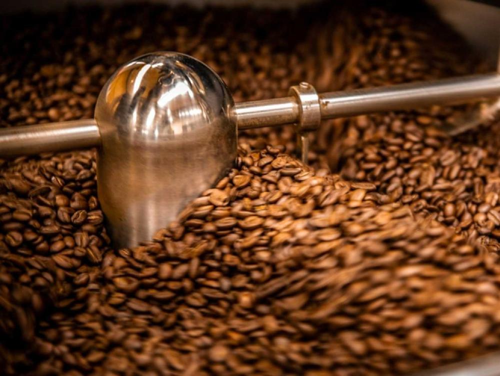 أنواع درجات تحميص القهوة المختصة وتأثيرها على النكهة والطعم