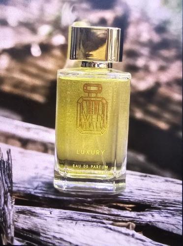 عطر لاكجري (LUXURY) 100 مل - رائحة تدوم طويلاً