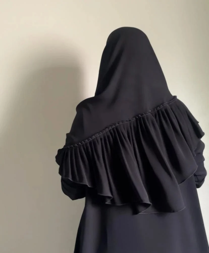 طرحة الكشكش المائلة