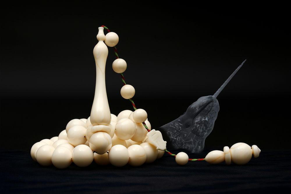 سبحة عاج حوت الناروال الطبيعي - حجر السلطان ولك من الاسم نصيب