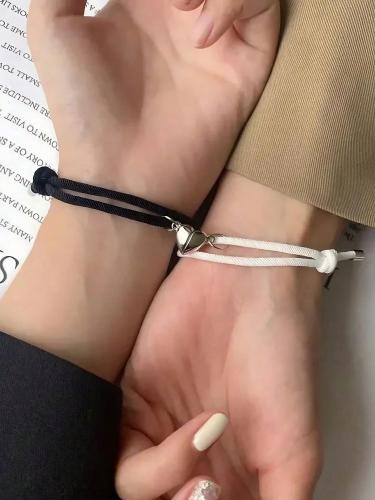 2 قطعة سوار للأزواج على شكل قلب مغناطيسي