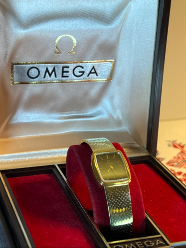 ساعة OMEGA نسائية