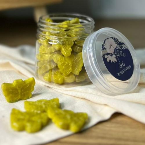 فراشات المستكة المعطرة برائحة العود