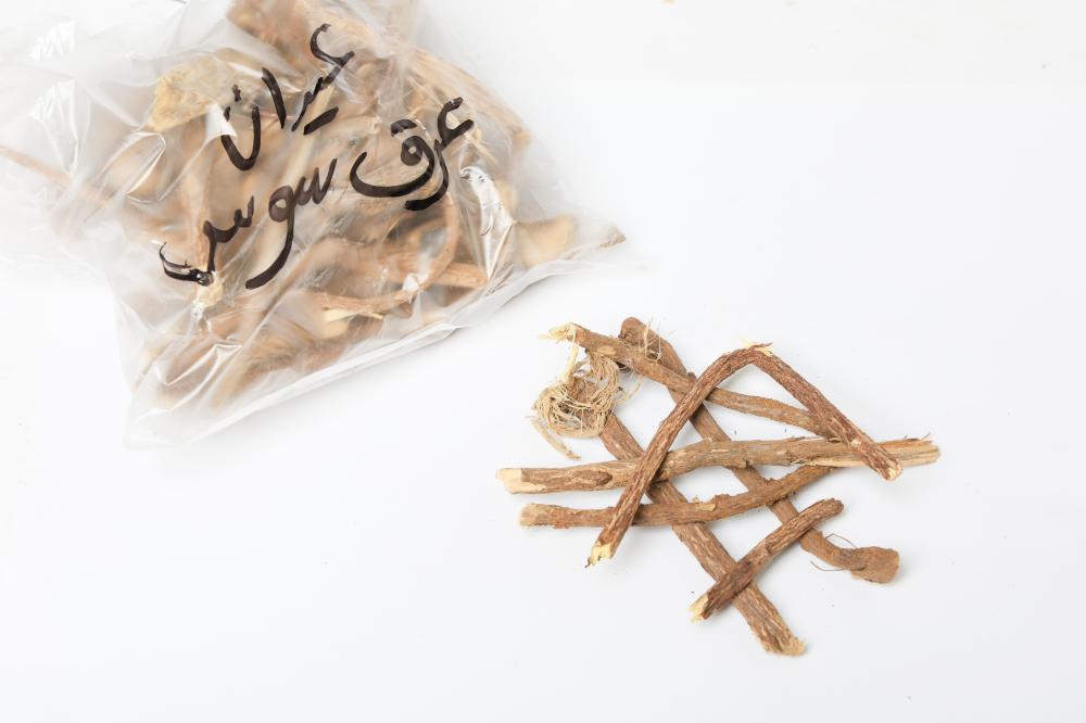 جذور عرق السوس