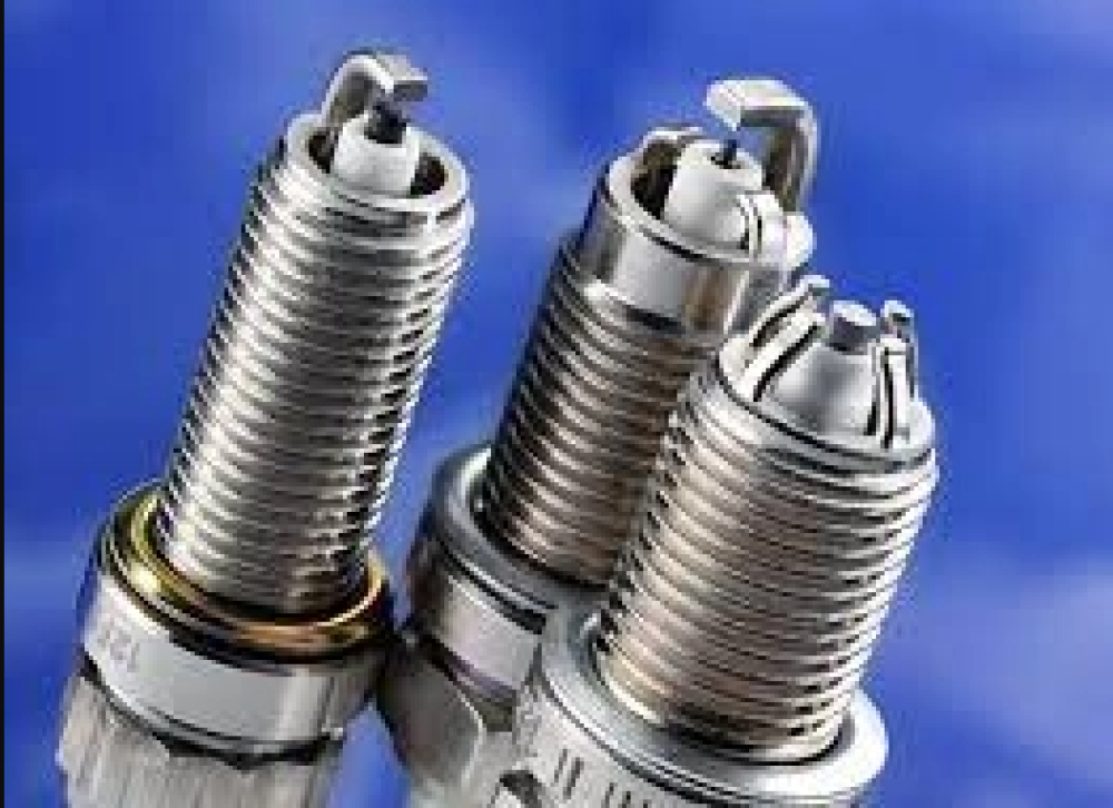 الفرق بين البواجي الليزر والعادي والأفضل لسيارتك