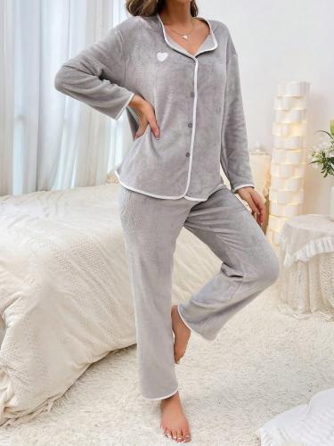 بيجامة نسائية مريحة فلانيل – تصميم فضفاض بخامة دافئة