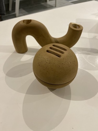 مبخرة وشمعدان