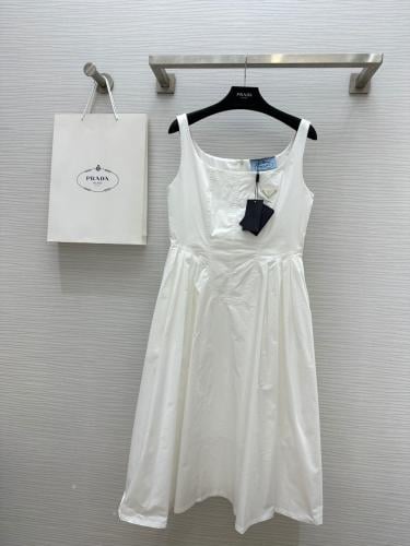 فستان ماركة Prada