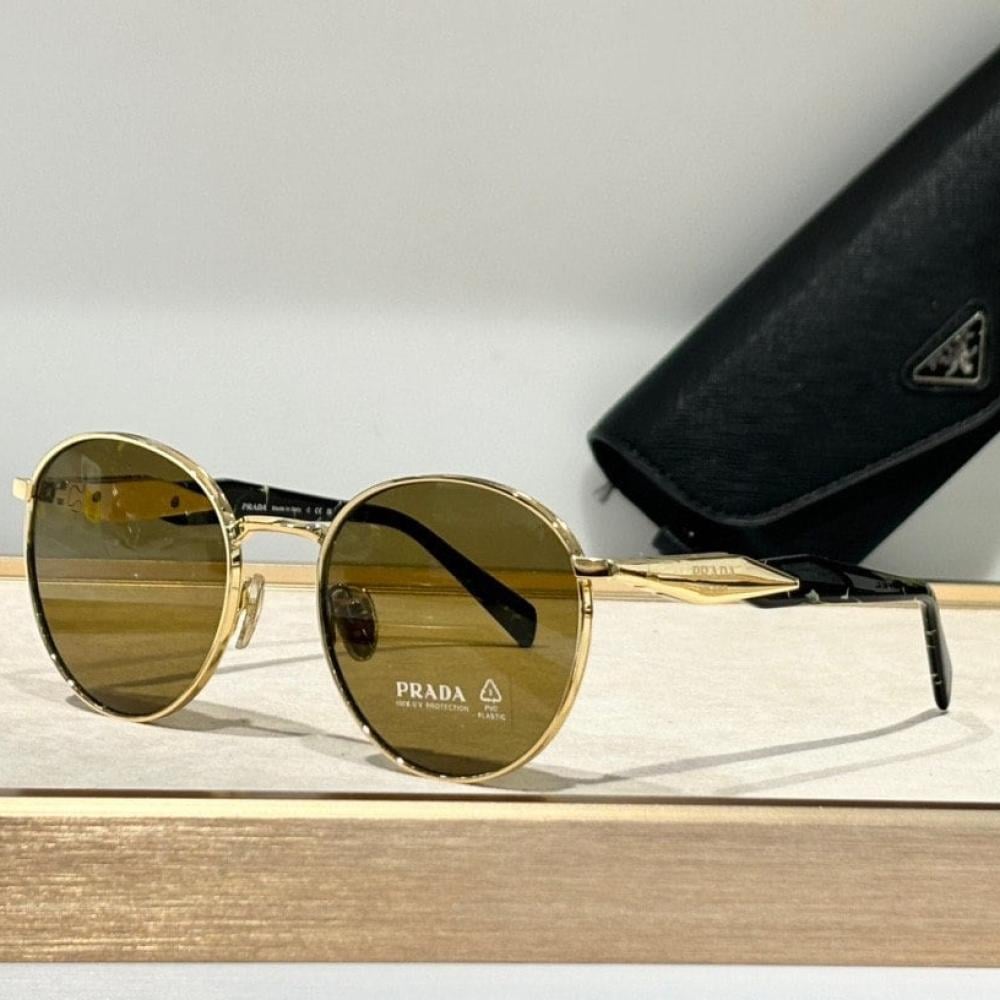 نظاره ماركة ‏Prada