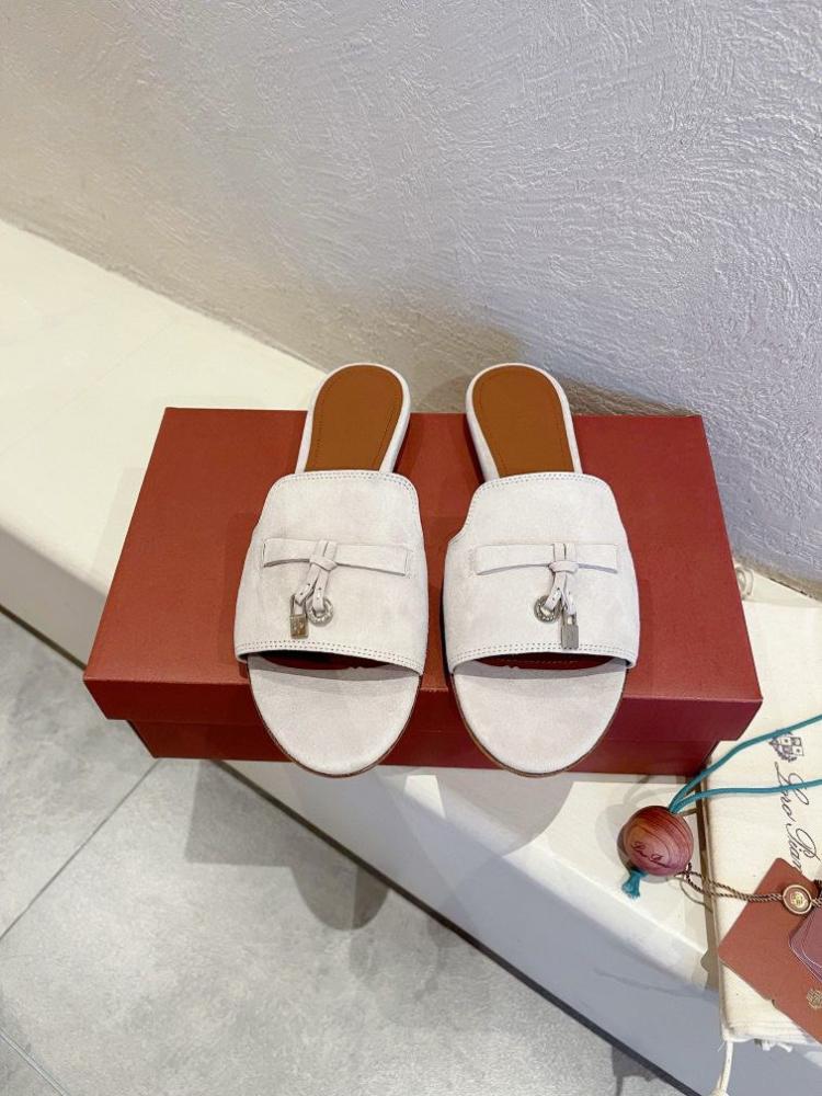 حذاء نسائي ماركة Loro piana