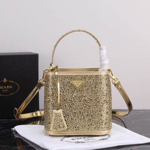 شنطة نسائية ماركة ‏Prada