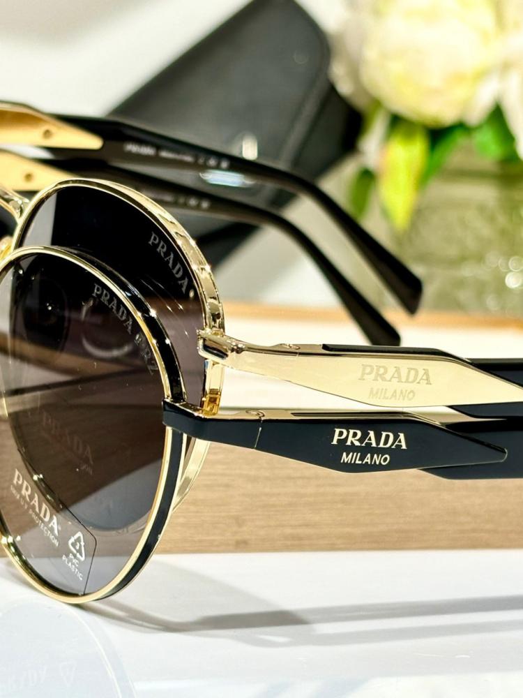 نظاره ماركة ‏Prada