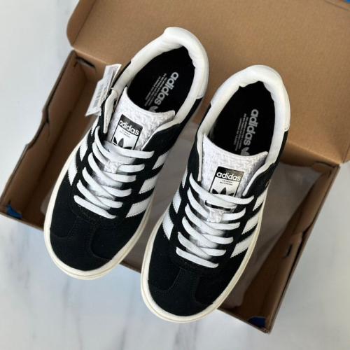 حذاء ماركة Adidas