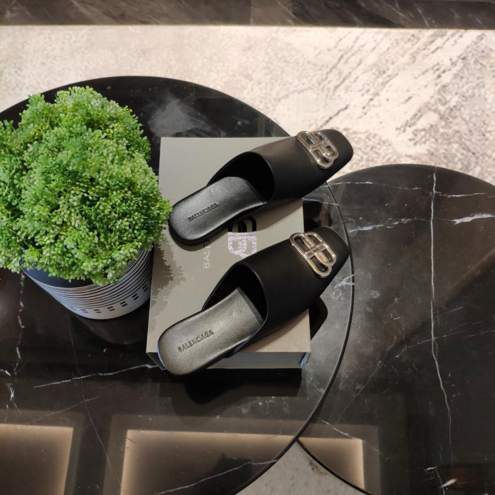 حذاء نسائي ماركة ‏Balenciaga