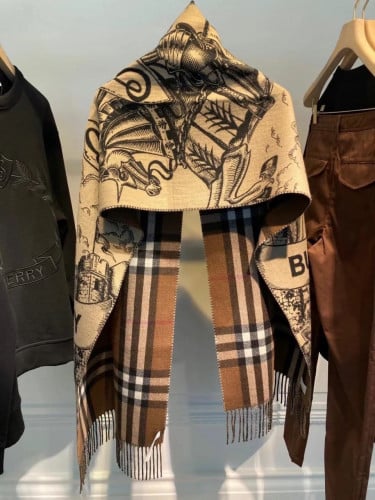 سكارف ماركة ‏Burberry