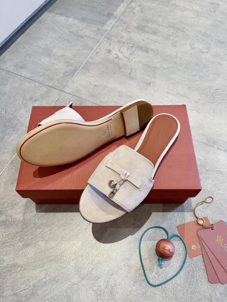 حذاء نسائي ماركة Loro piana