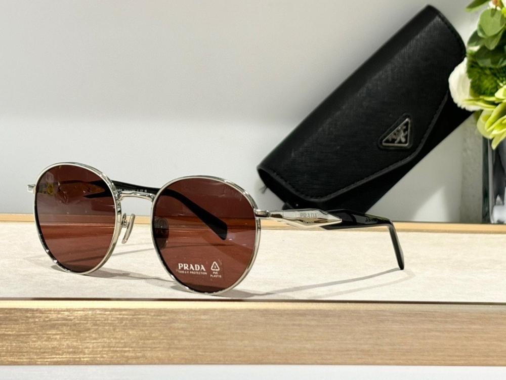 نظاره ماركة ‏Prada