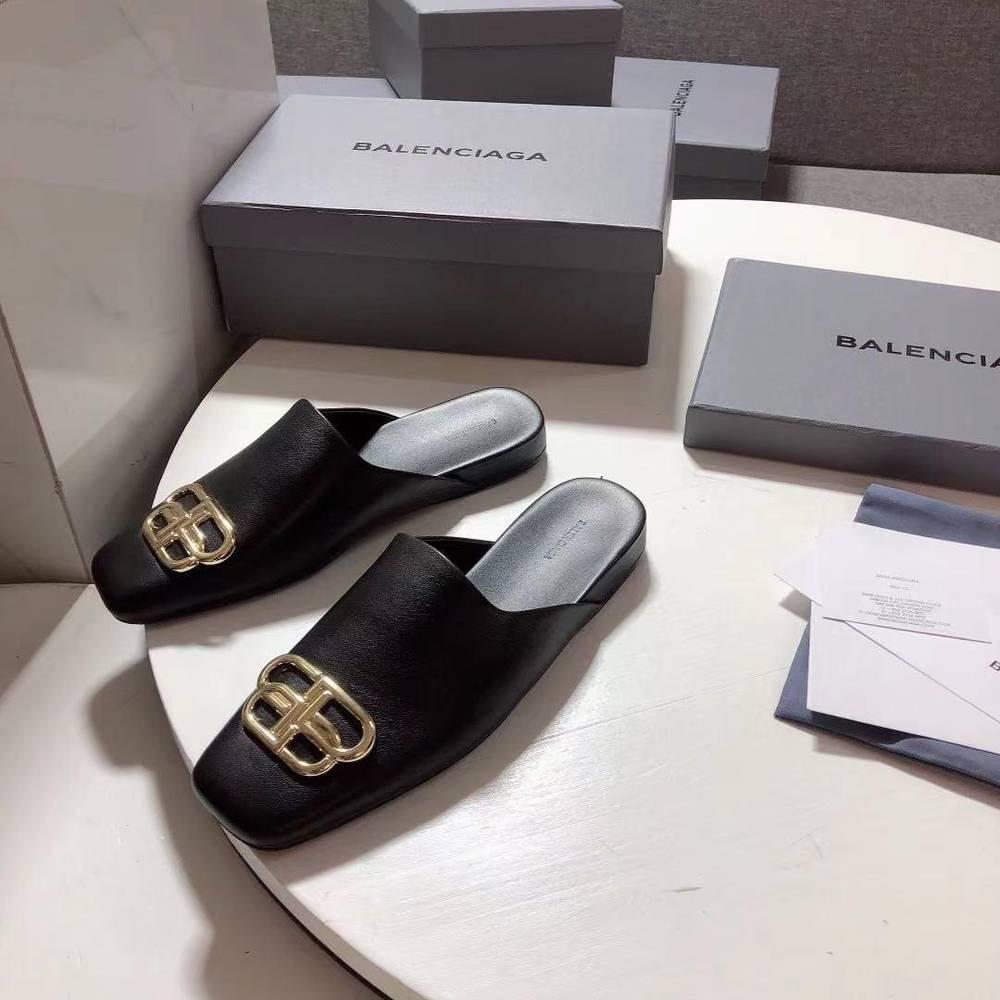 حذاء نسائي ماركة ‏Balenciaga
