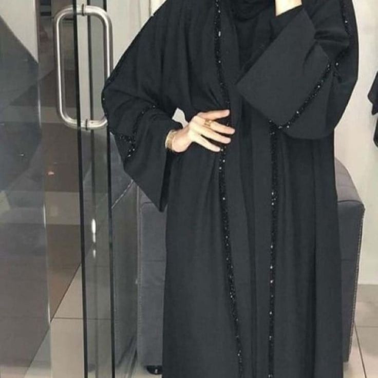 كيفية العناية بالعباية والملابس الداكنة