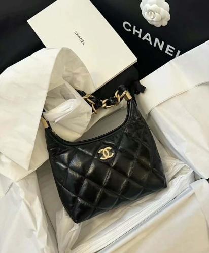 شنطة شانيل hobo 24A مقاس 22.5 سم