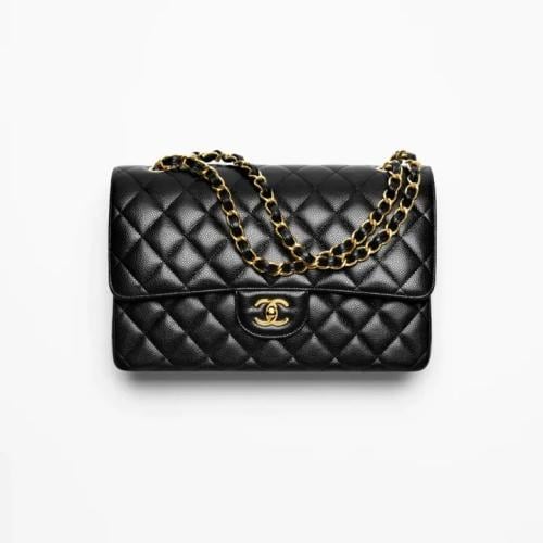 حقيبة شانيل كلاسيكية كبيرة الحجم باللون الأسود