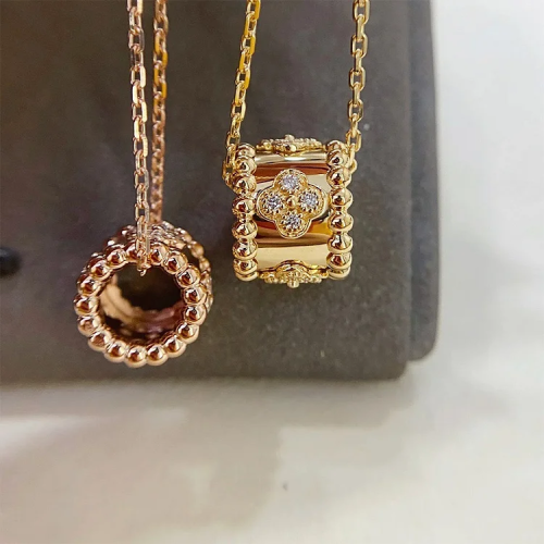 قلادة بيرليه كلوفرز