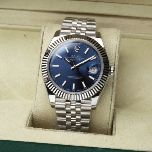 ساعة رولكس ديت جست 41، مينا أزرق بعلامات عصوية، إطار مخدد، سوار جوبيلي