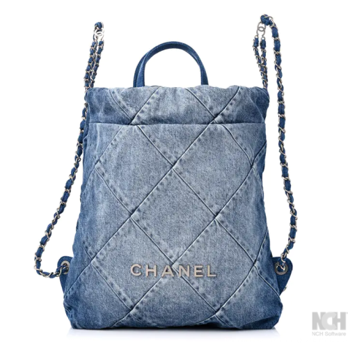 حقيبة ظهر شانيل 22 مبطنة من الدنيم باللون الأزرق