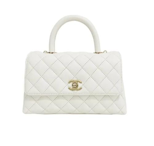 حقيبة شانيل صغيرة من جلد البقر بمقبض جوز الهند