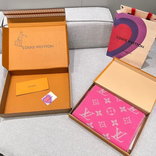 Louis vuitton scarf 217x35cm 97% wool 3% cashmere