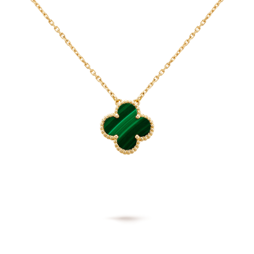 طقم "Sweet Hearts" من "Van Cleef & Arpels" مكون من قطعتين [ أقراط + قلادة ]