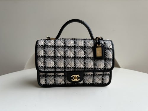 Chanel 25x21.5x7cm