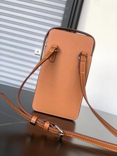 شنطة جوال hermes